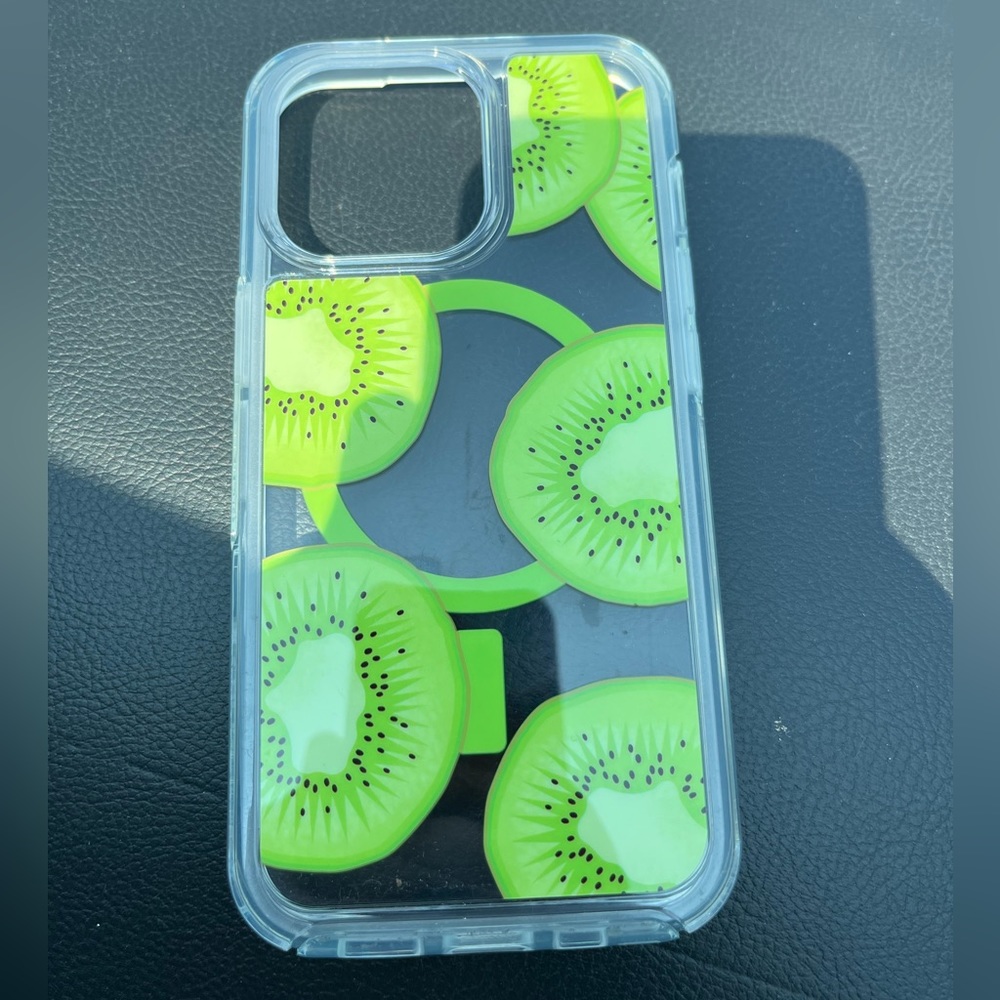 OtterBox MagSafe iPhone 13 pro kiwi case